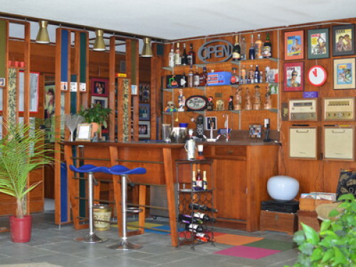 Mid-Century Modern Lakefront Estate - Gallery - 17