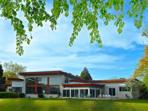 Mid-Century Modern Lakefront Estate - Gallery - 10