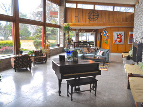 Mid-Century Modern Lakefront Estate - Gallery - 22