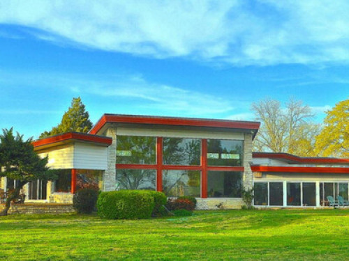 Mid-Century Modern Lakefront Estate - Gallery - 4