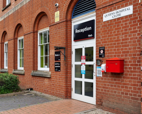 Queen's Hospital Close - Gallery - 10