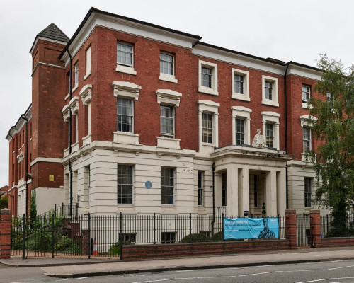 Queen's Hospital Close - Gallery - 7