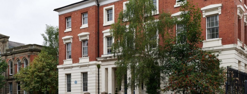 Queen's Hospital Close