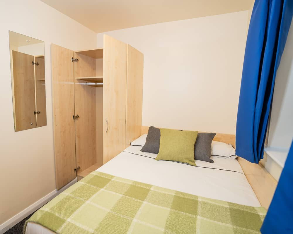  Classic En-Suite  -  Queen's Hospital Close  - Gallery -  10