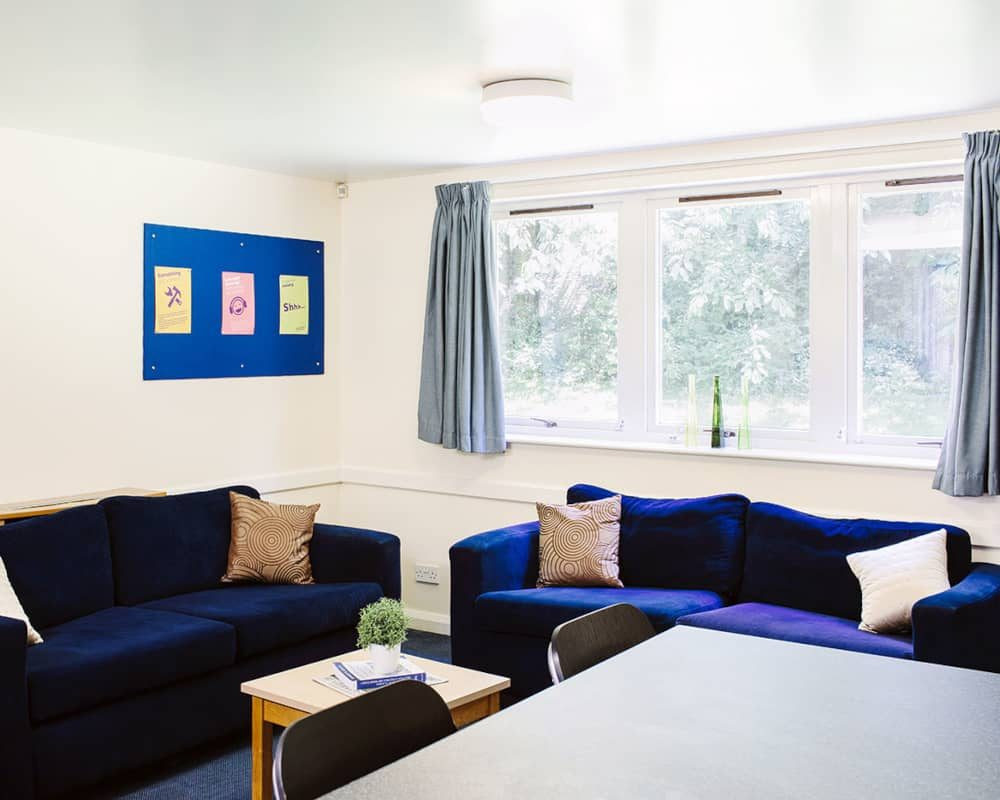  Classic En-Suite  -  Queen's Hospital Close  - Gallery -  7
