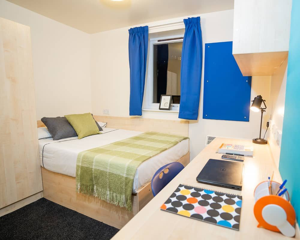  Classic En-Suite  -  Queen's Hospital Close  - Gallery -  12