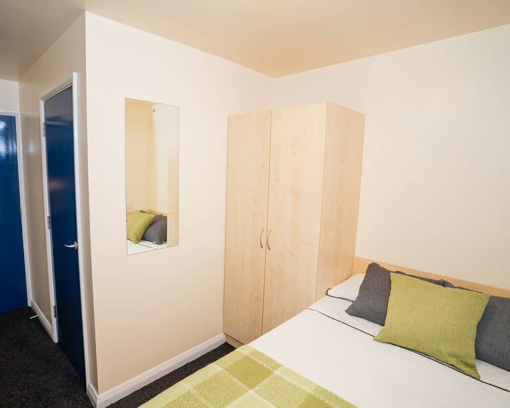  Classic En-Suite  -  Queen's Hospital Close  - Gallery -  11