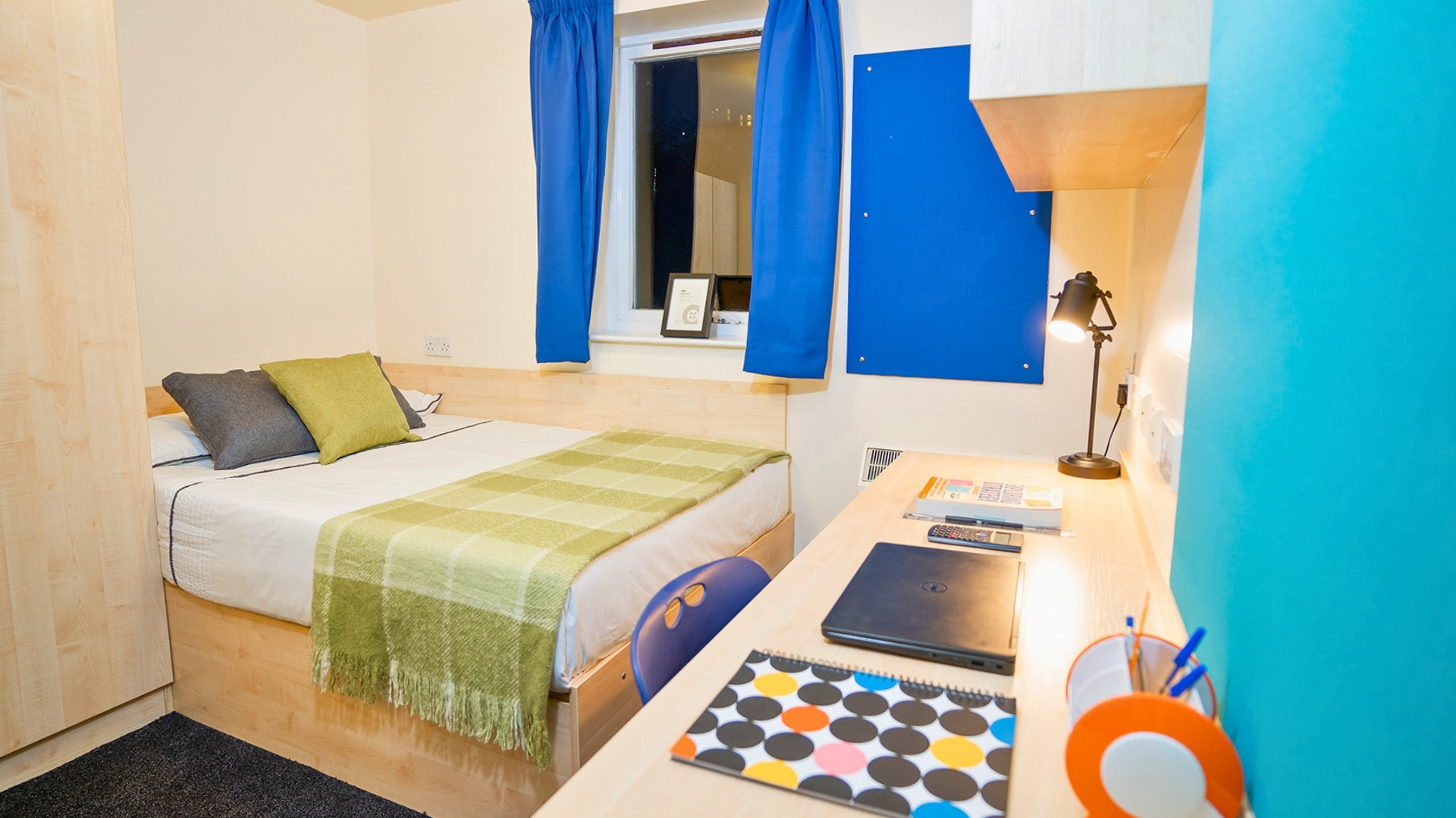 Classic En-Suite - Queen's Hospital Close - Gallery - 1