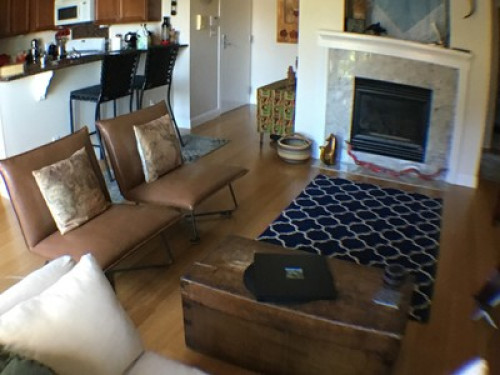 Bright, casual & modern amenities