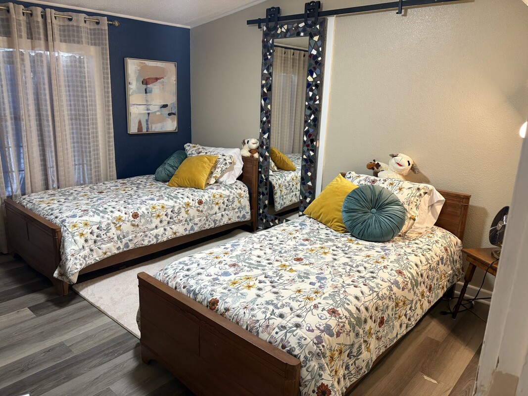 Guest Room 2(Single Bed) - 1