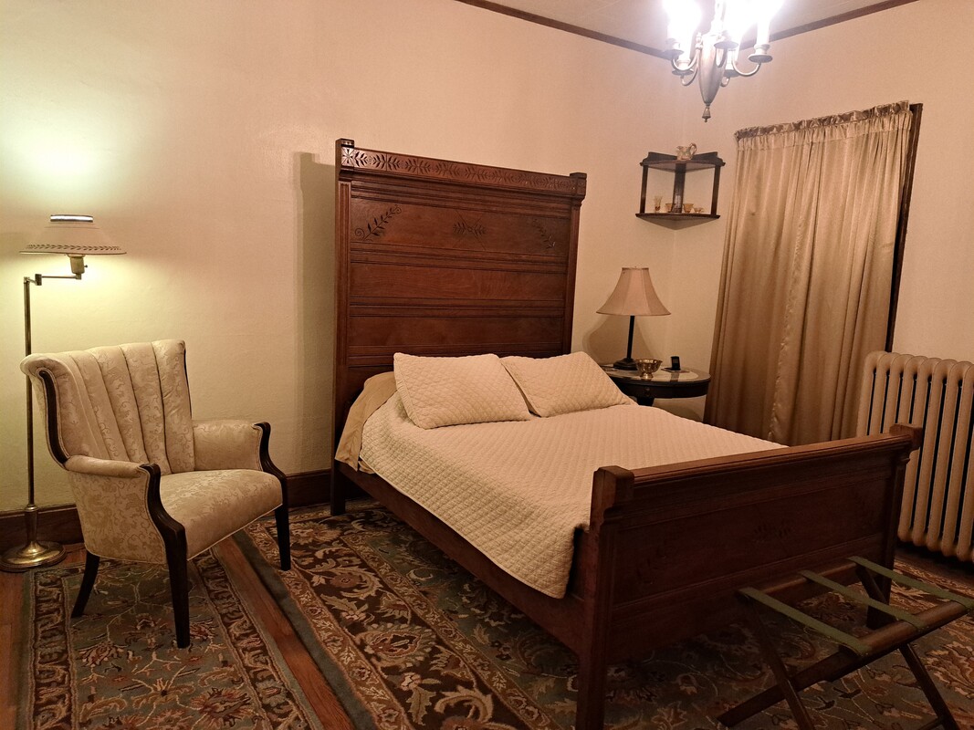 Autumn Room - WIth Small Closet On First Floor(Full Room) - 1