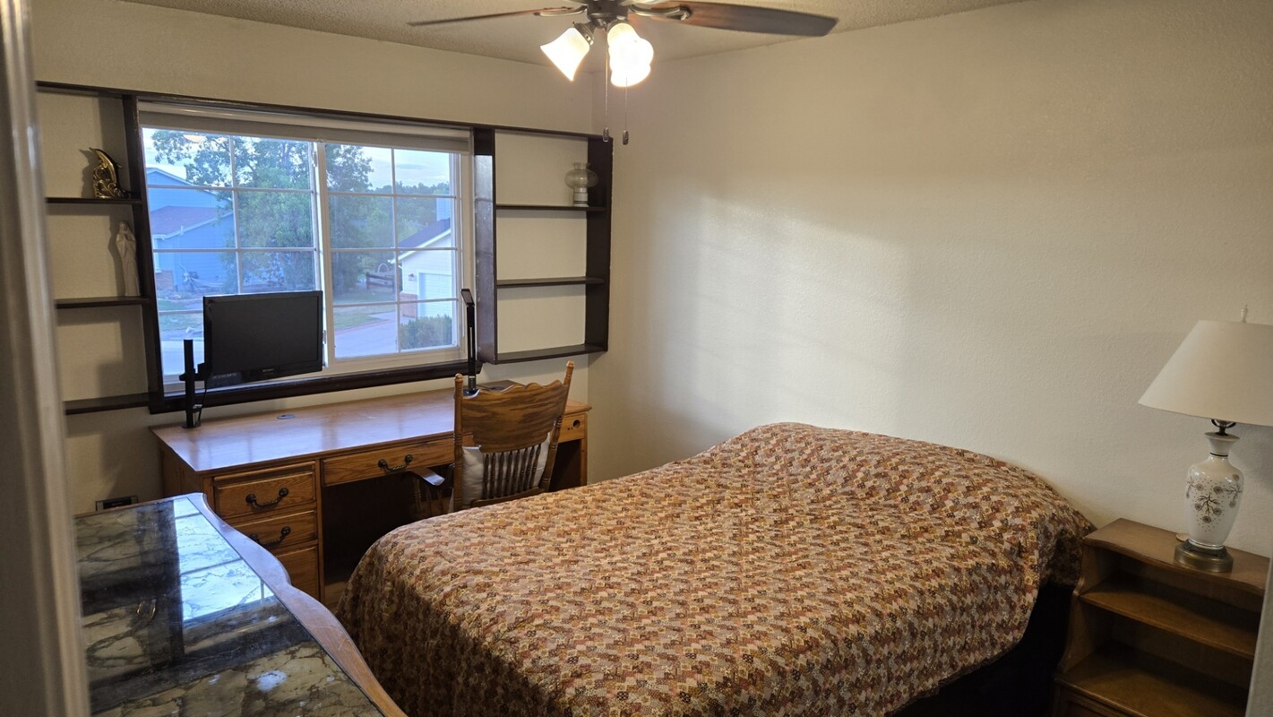 Upstairs Guest Room(Full Room) - 1
