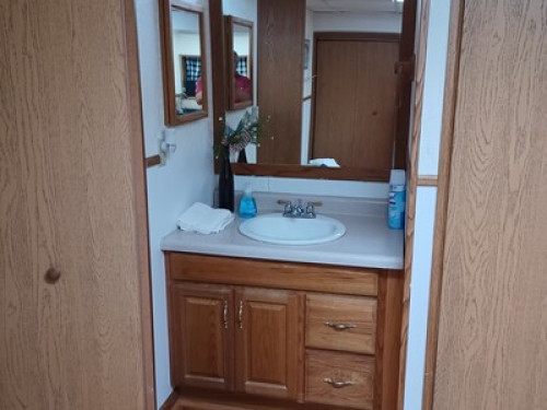 Fully furnished lower level unit  - Gallery - 5