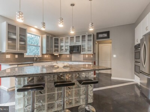 Room for rent in 4 Bed 4 Bath home 