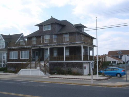 Mansion on Island Overlooking Ocean - Gallery - 6