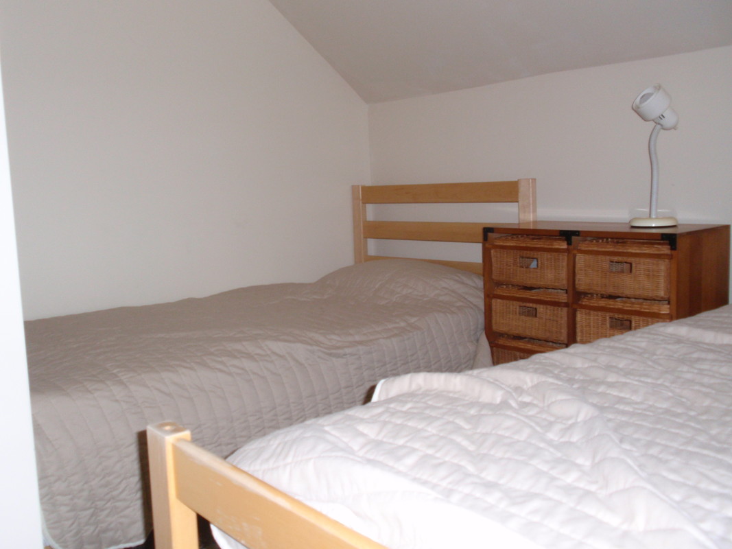 100 Sq Feet 2 Single Beds(Full Room) - 1