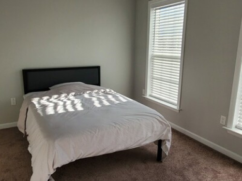 Room available for students - Gallery - 7
