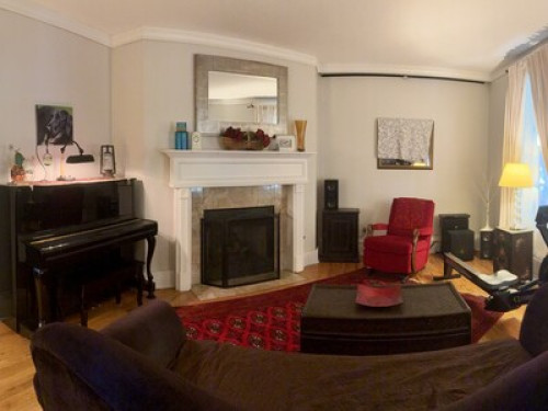 Sunny Bedroom in Historic House - Gallery - 4
