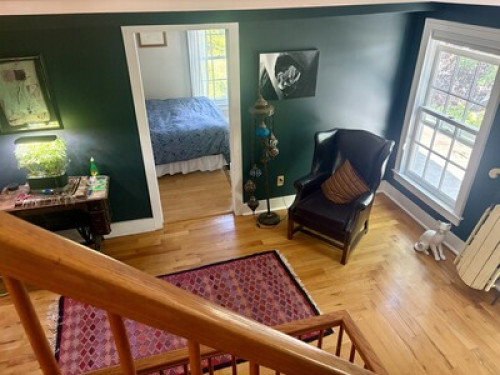 Sunny Bedroom in Historic House - Gallery - 16