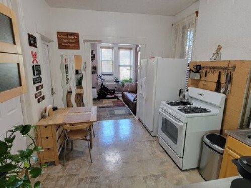 Warm, Perfect, Cozy Room - Gallery - 10
