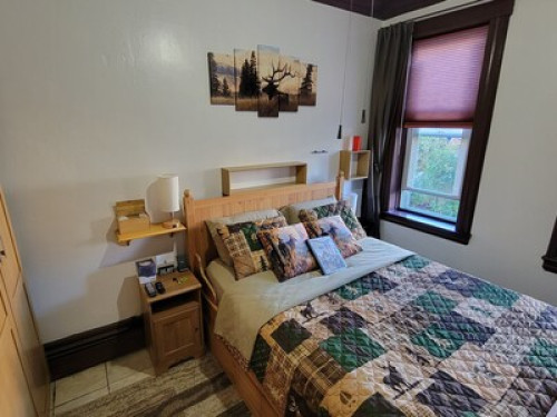 Warm, Perfect, Cozy Room - Gallery - 17