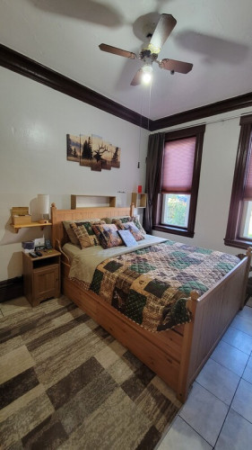 Warm, Perfect, Cozy Room - Gallery - 20