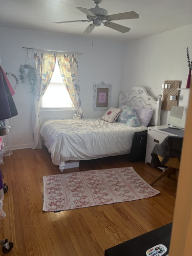 $300/week with breakfast