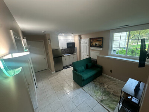 Basement Apartment Cozy Location