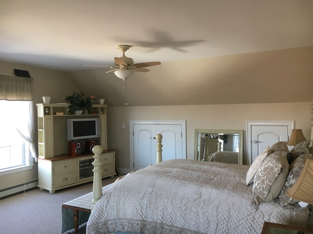 Suite With Living Room, Bedroom And Private Bathroom.(Single Bed) - 1