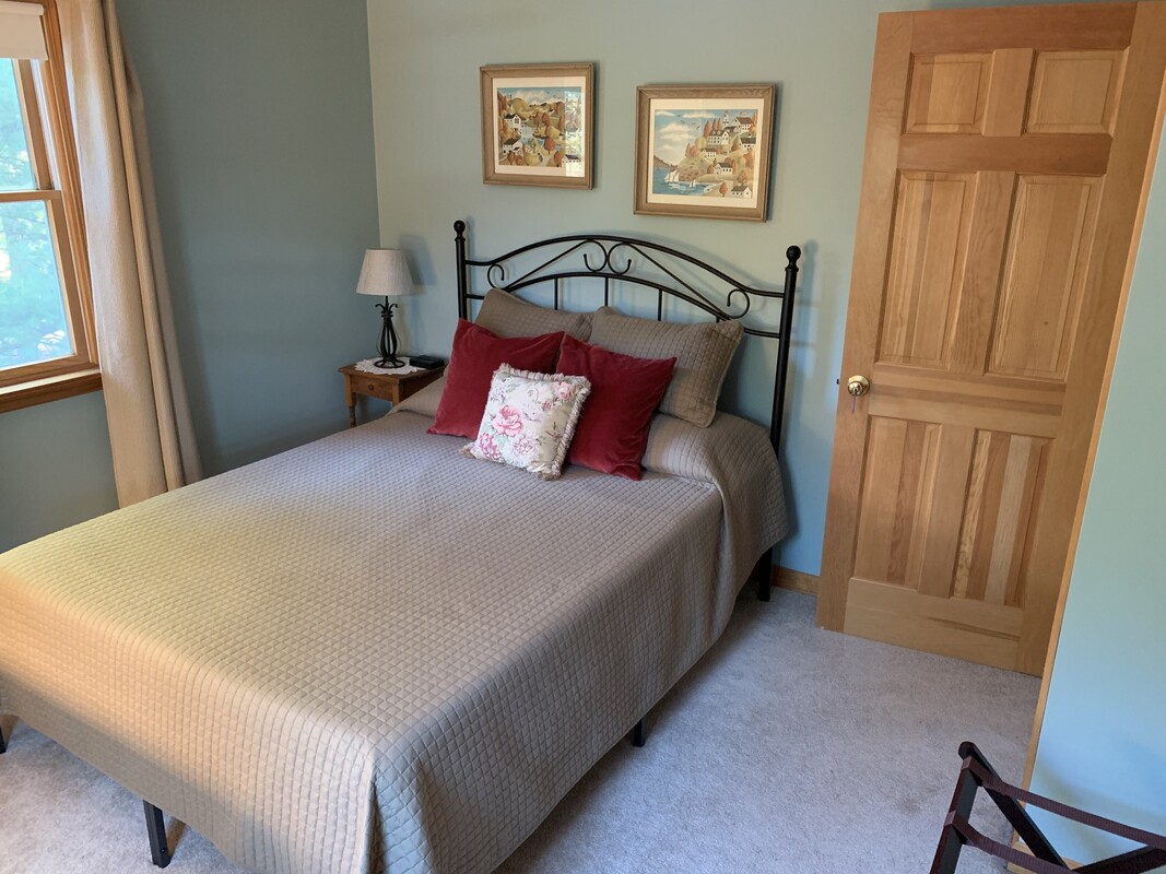 Serene Upstairs Forest Room (Sleeps 2)(Full Room) - 1