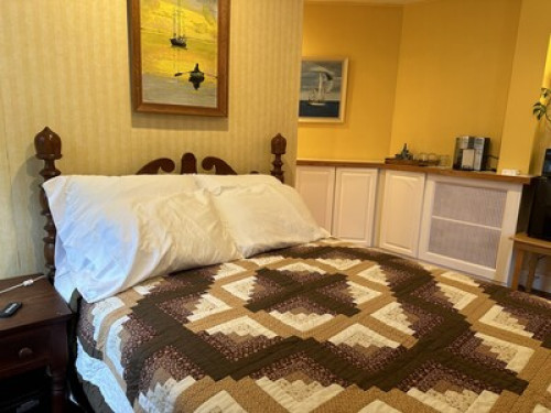 Cozy room w/private bath - Gallery - 5