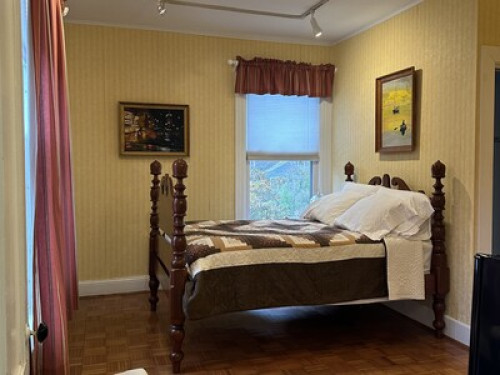 Cozy room w/private bath - Gallery - 3