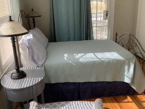 Cosy, quiet room close to lake