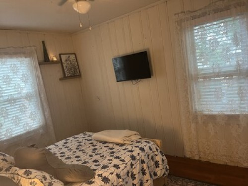 Cozy peaceful suburban home