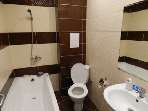 Spacious studio apartment  w/patio - Gallery - 5