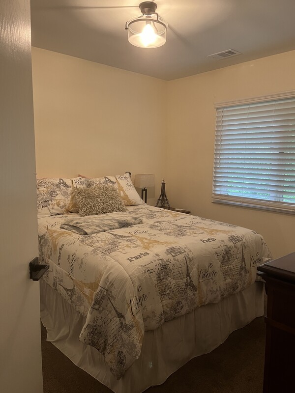 Private With Queen Size Bed. New High End Mattress (Full Room) - 1