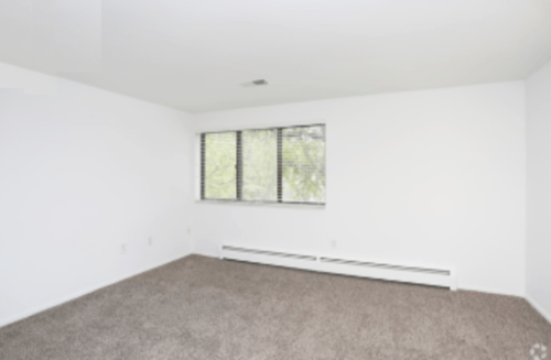 Quiet, Student Friendly Living - Gallery - 3