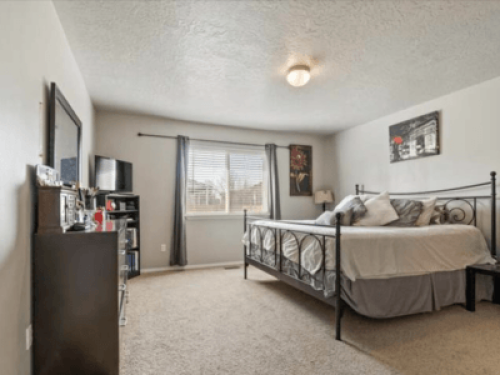 Spacious Room For Rent  - Gallery - 4