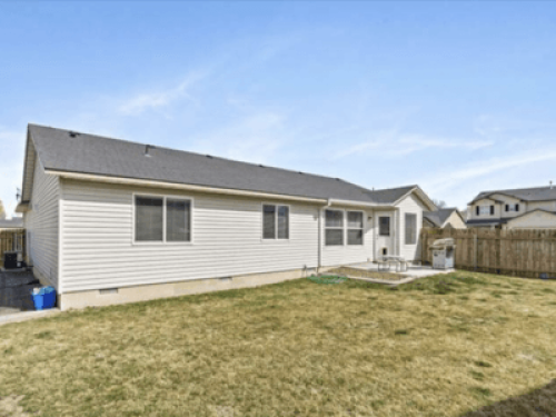 Spacious Room For Rent  - Gallery - 3