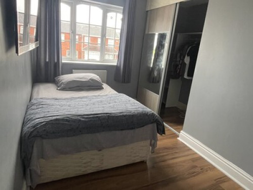  Two Double Bedrooms Available 
