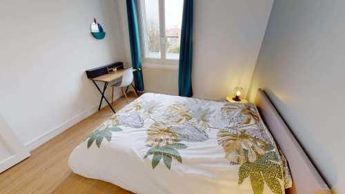 Apartment in Avenue Aristide Briand, Fontaine for 59 m² with 3 bedrooms