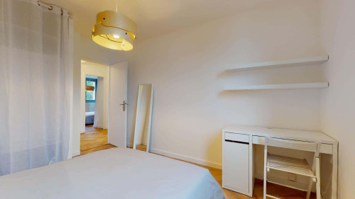 Room in Rue de l'École Républicaine, Montpellier for 83 m² with 5 bedrooms