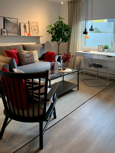 Modern 2-room apartment with parking space – centrally located at the train station, near Marburg