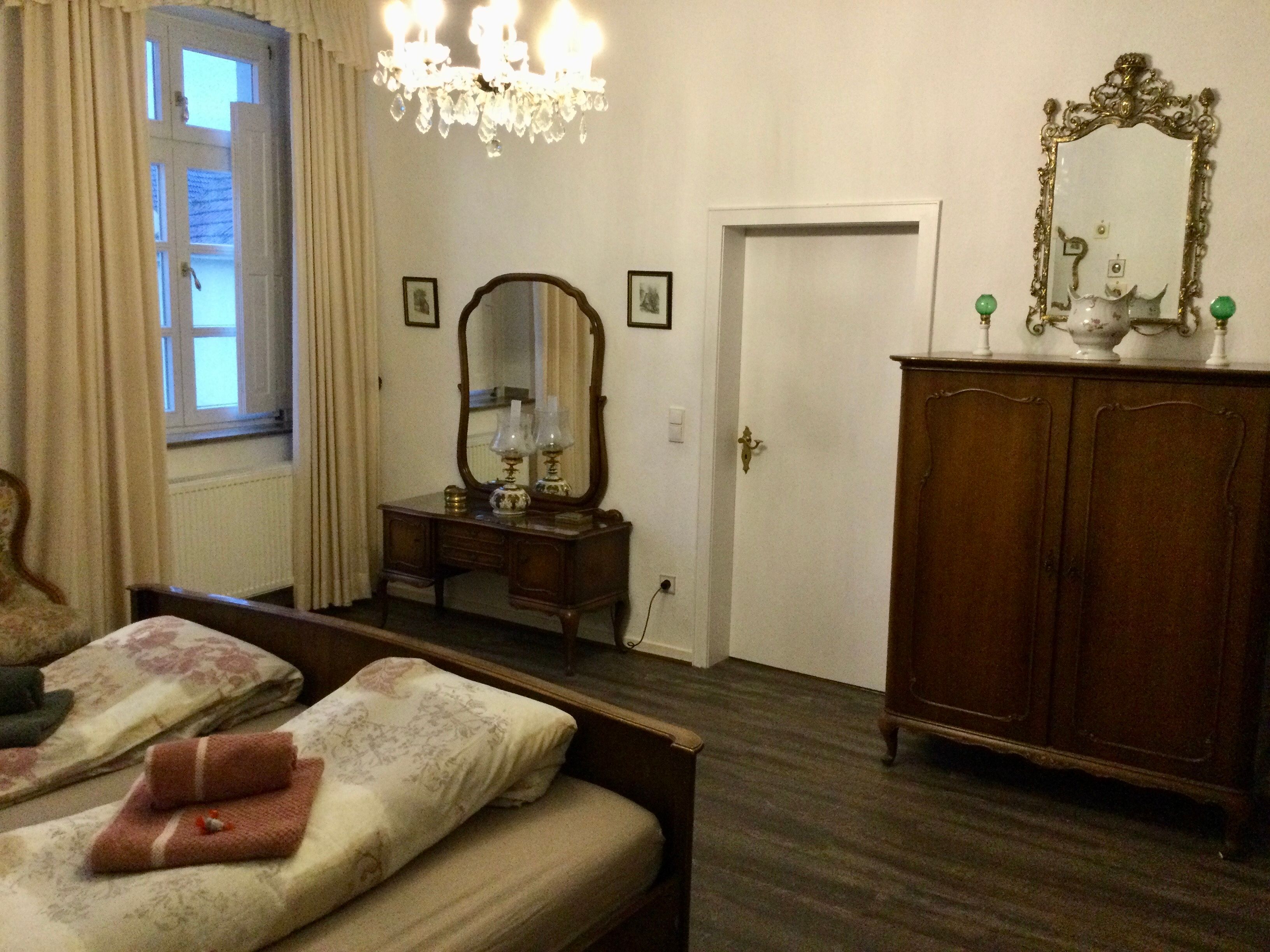 Generously Designed Apartment With Balcony In A Listed Building, Stylishly Furnished In Antique Styl - 32