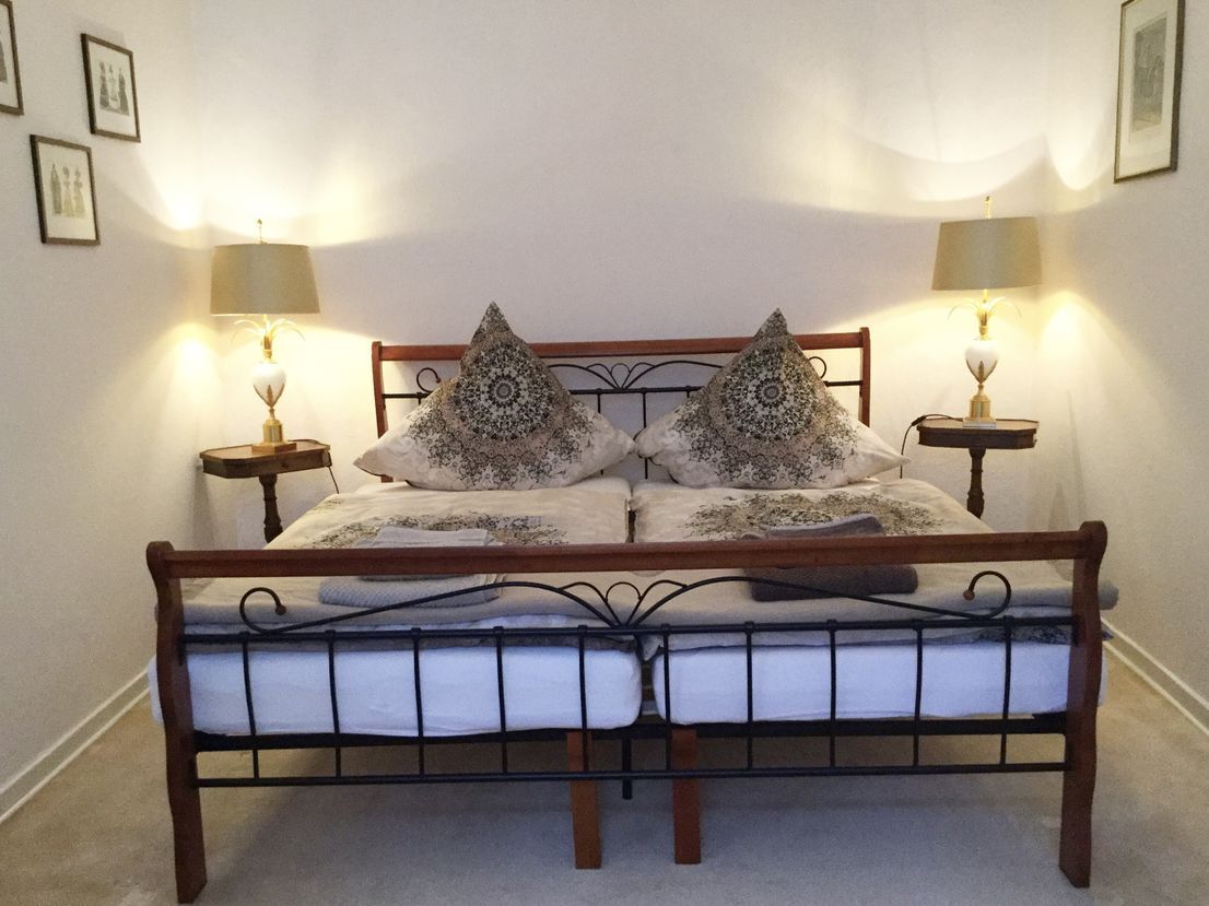 Generously Designed Apartment With Balcony In A Listed Building, Stylishly Furnished In Antique Styl - 31