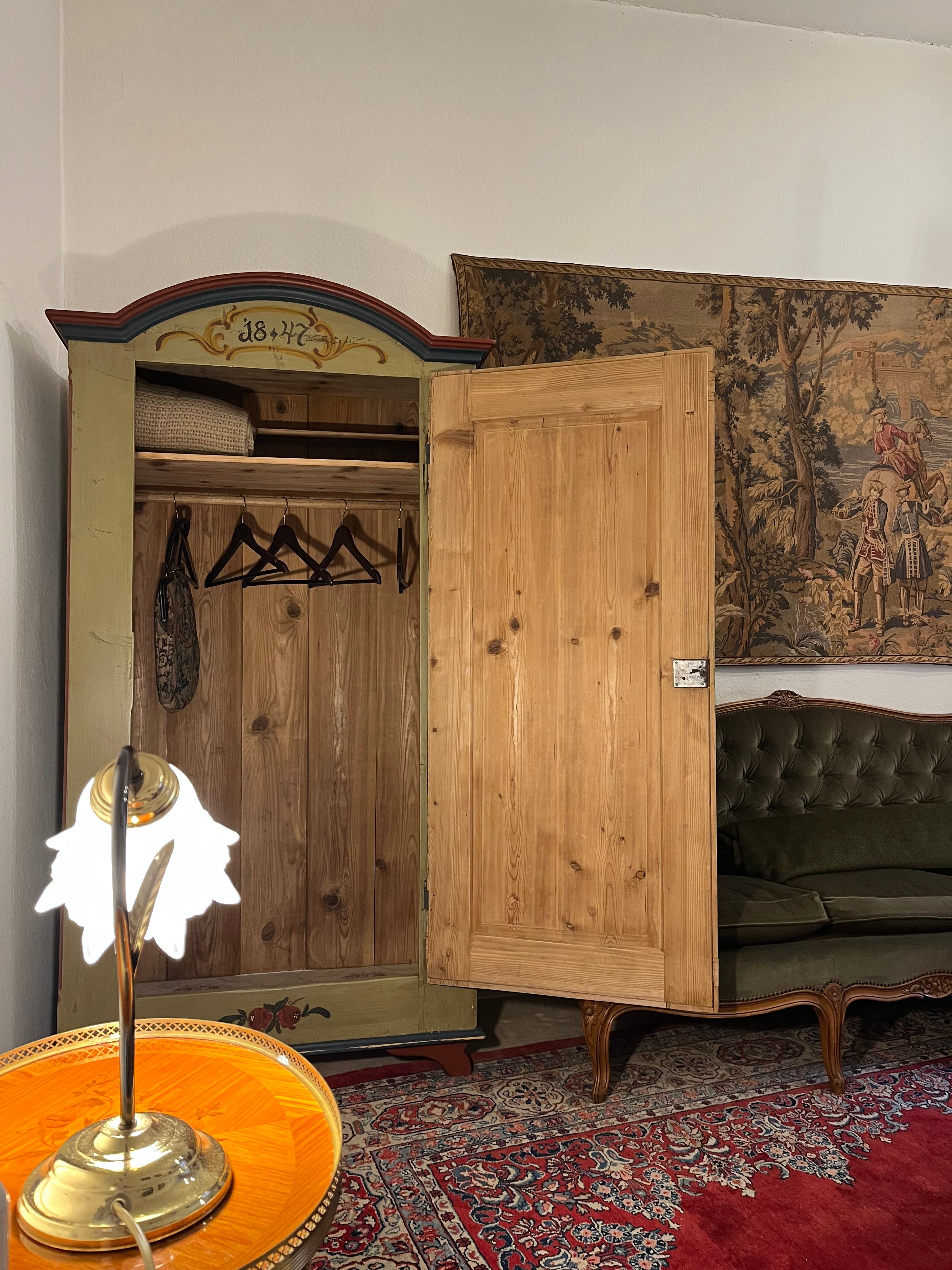 Generously Designed Apartment With Balcony In A Listed Building, Stylishly Furnished In Antique Styl - 25