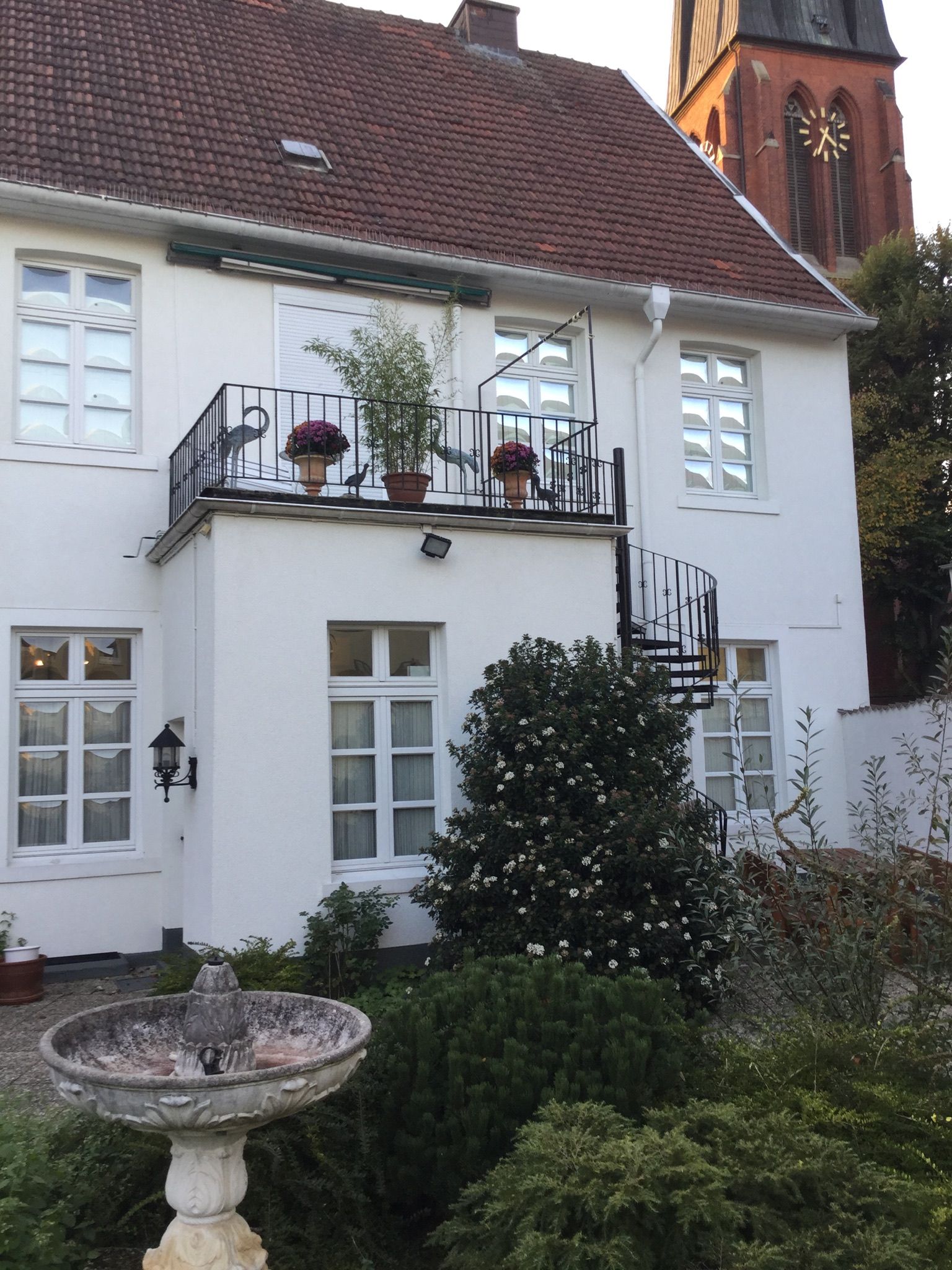 Generously Designed Apartment With Balcony In A Listed Building, Stylishly Furnished In Antique Styl - 44