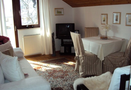Quiet and close to the lake, spa gardens and "Vitalwelt" with swimming pool, sauna, wellness, tennis court and landing stage