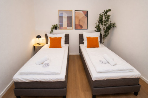 Newly Built Apartment – Modern Furnishings – Parking Included – 5 Minutes to the A5 Motorway