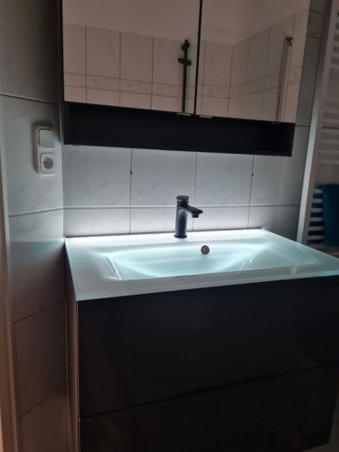 First occupancy after refurbishment: 3-room ground floor apartment with fitted kitchen in 21403 Wendisch Evern.
